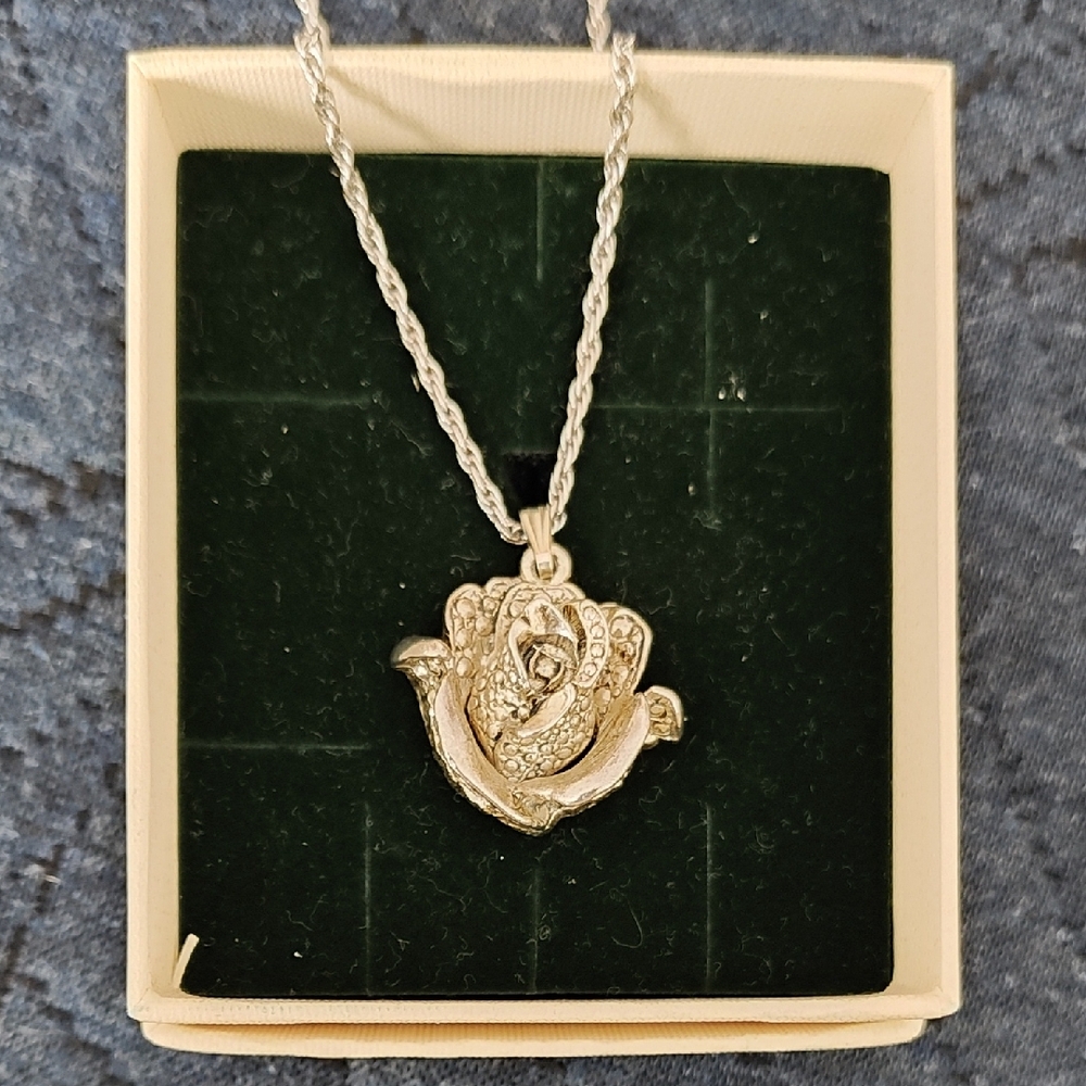 Avon Silver and Gold Floral Pendant Necklace